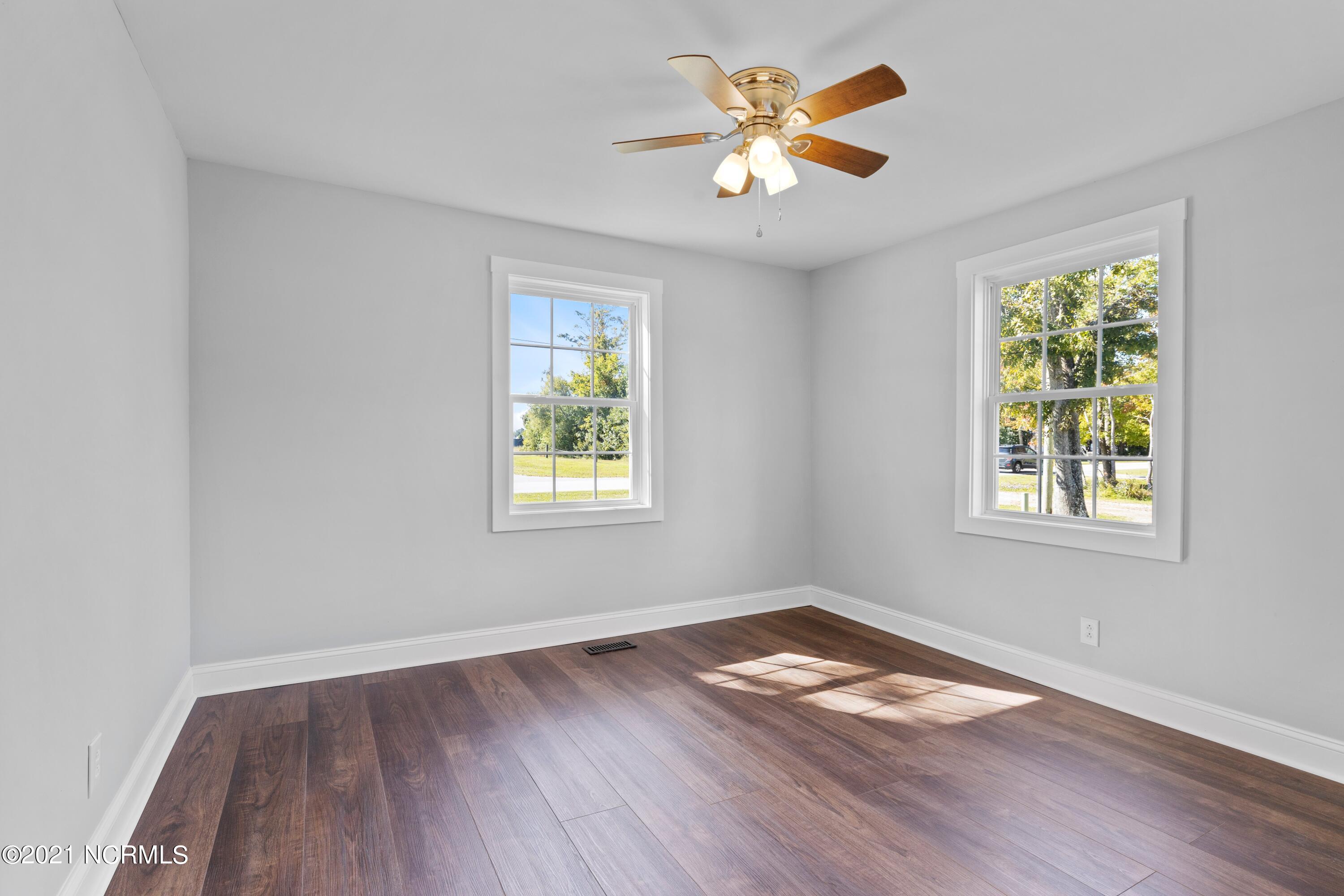 2711 Mayberry Loop Road Morehead City, NC 28557 - Photo 26 of 36 Second Bedroom