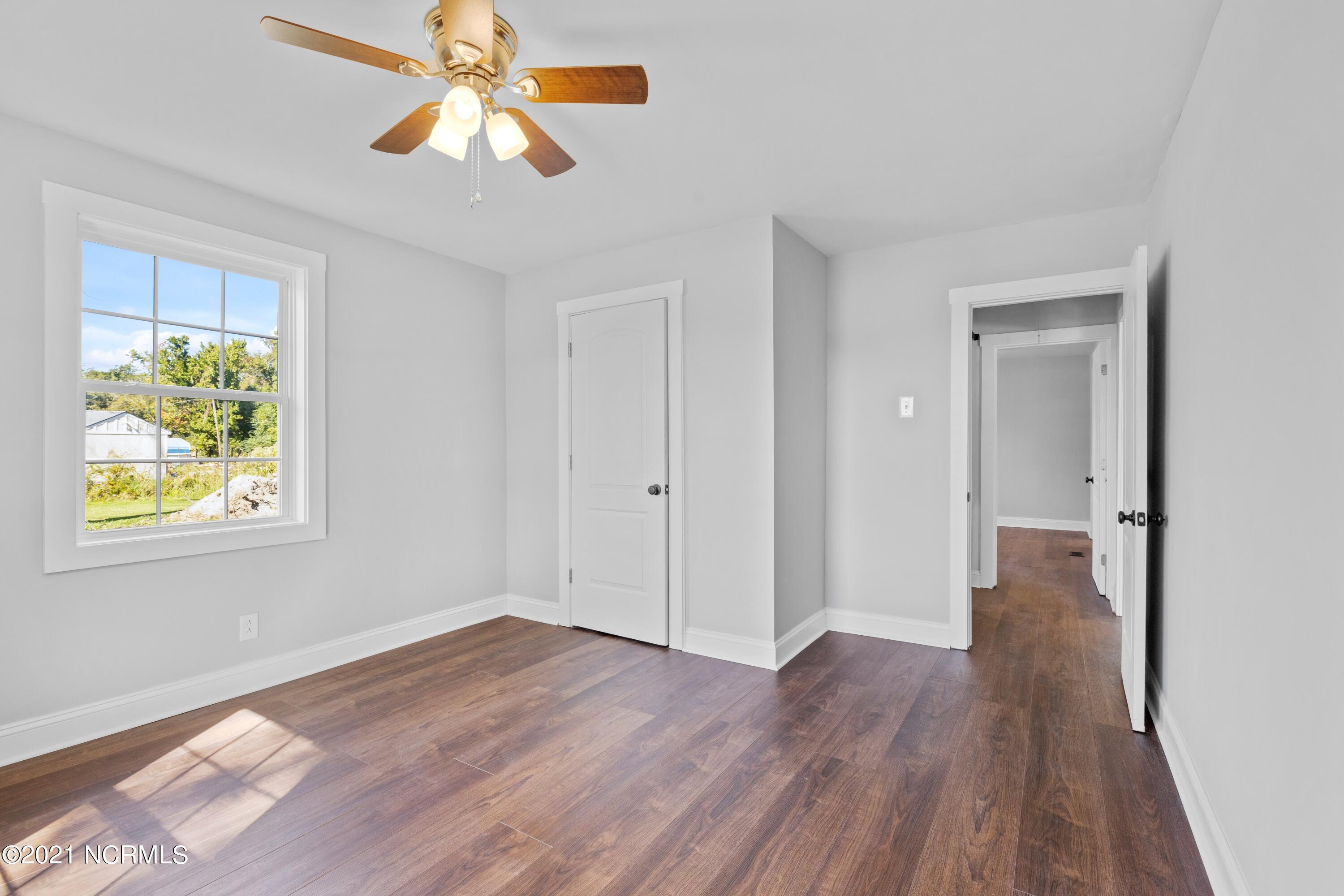 2711 Mayberry Loop Road Morehead City, NC 28557 - Photo 27 of 36 Second Bedroom