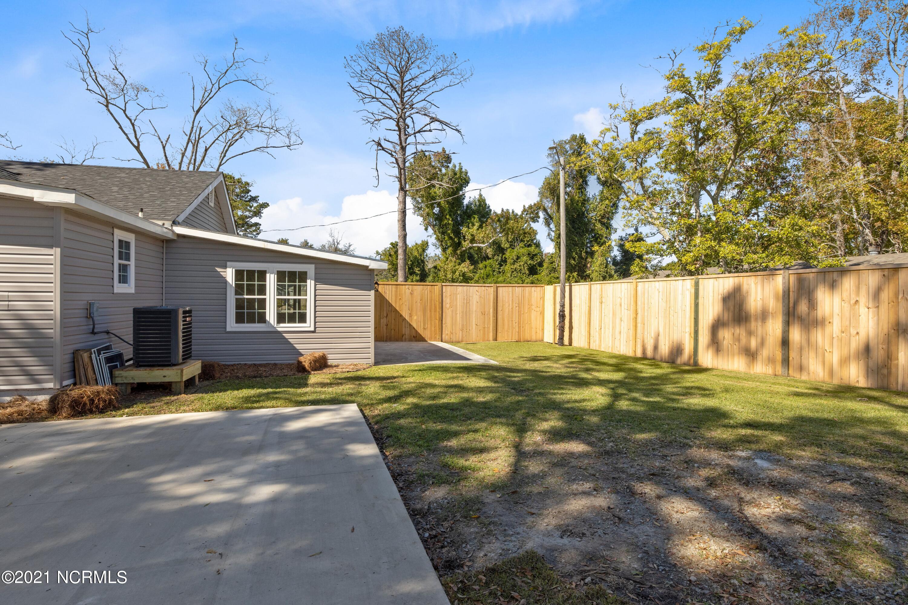 2711 Mayberry Loop Road Morehead City, NC 28557 - Photo 8 of 36 Backyard Fence