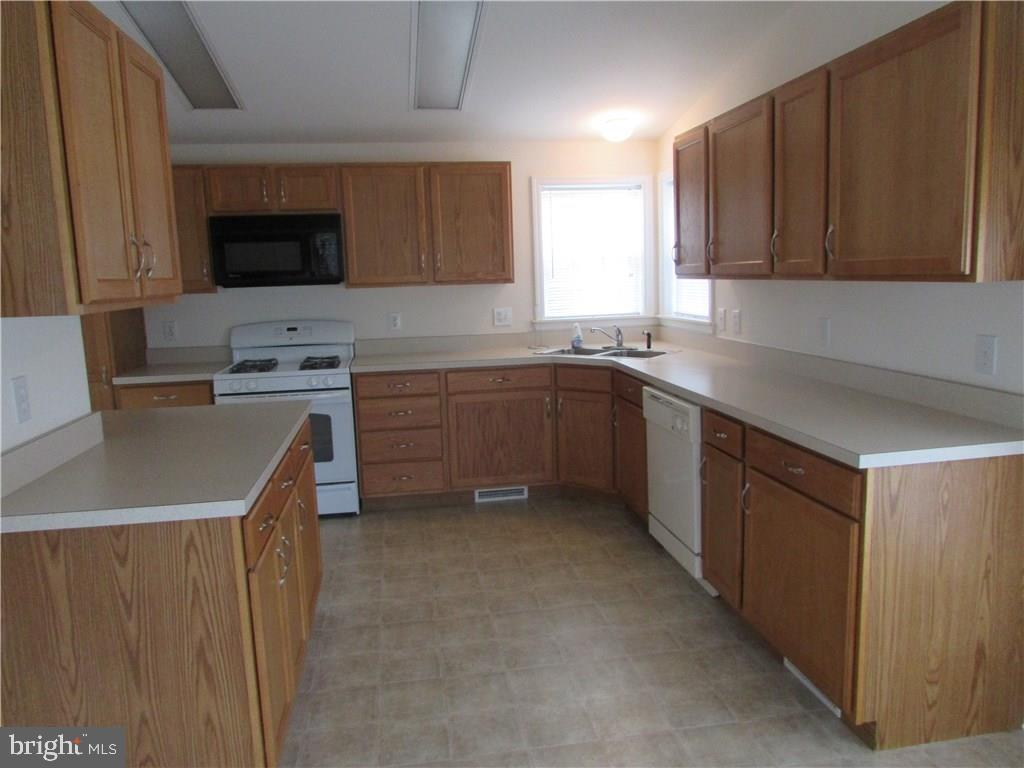 19 Spring Lake Road Manahawkin, NJ 08050 - Photo 9 of 29 Gallery Image 9