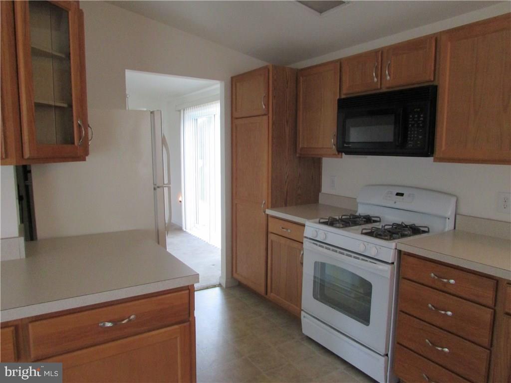 19 Spring Lake Road Manahawkin, NJ 08050 - Photo 10 of 29 Gallery Image 10