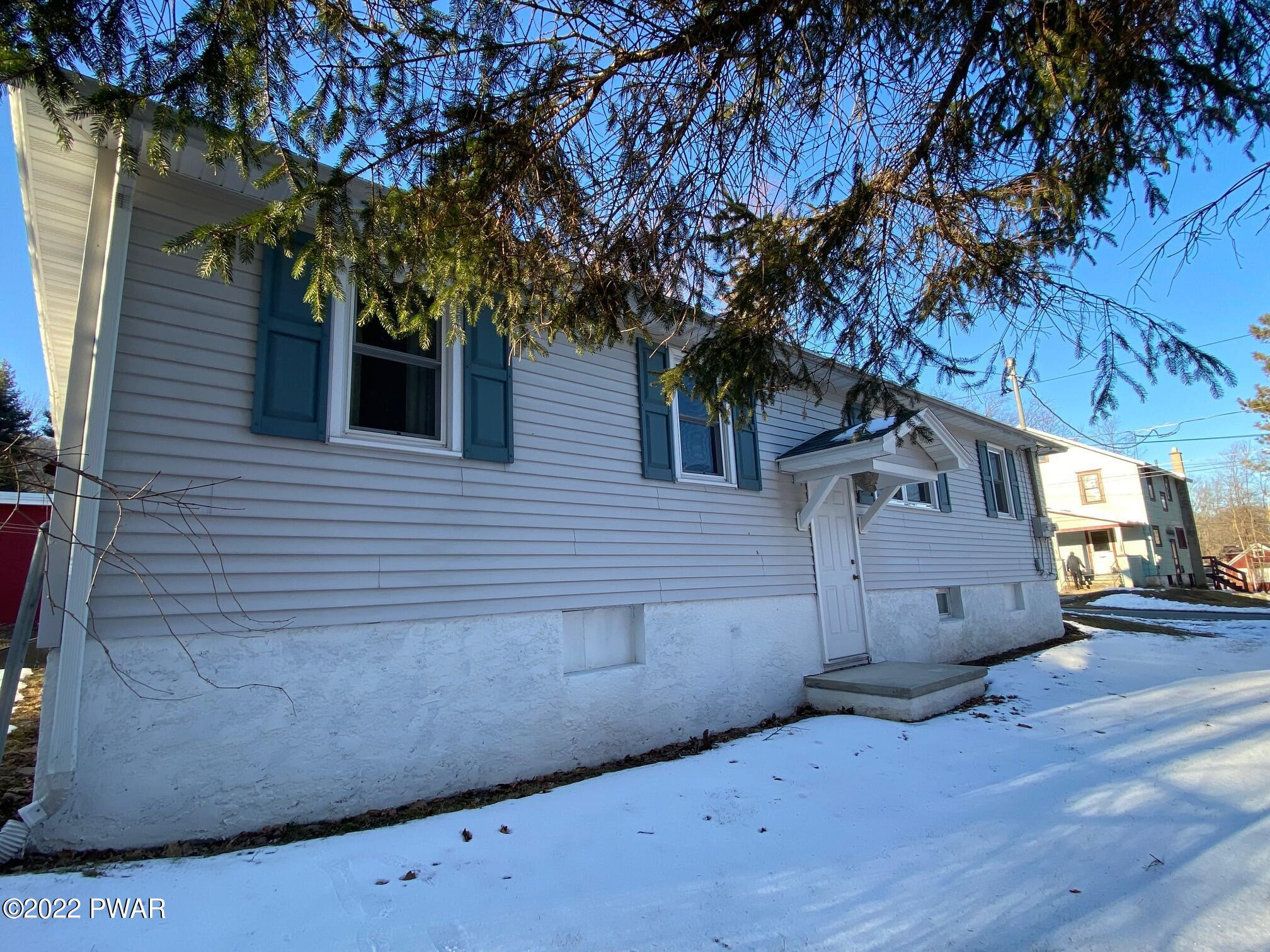 26 Patterson Street Waymart, PA 18472 - Photo 4 of 35