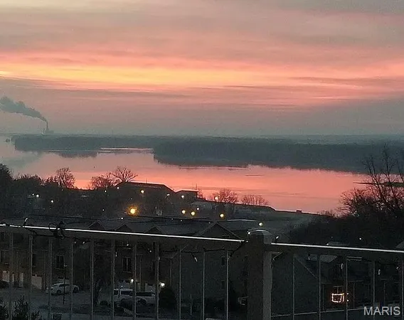 $235,000 | 401 Timber Ridge Drive, Unit 13, Grafton, IL 62037