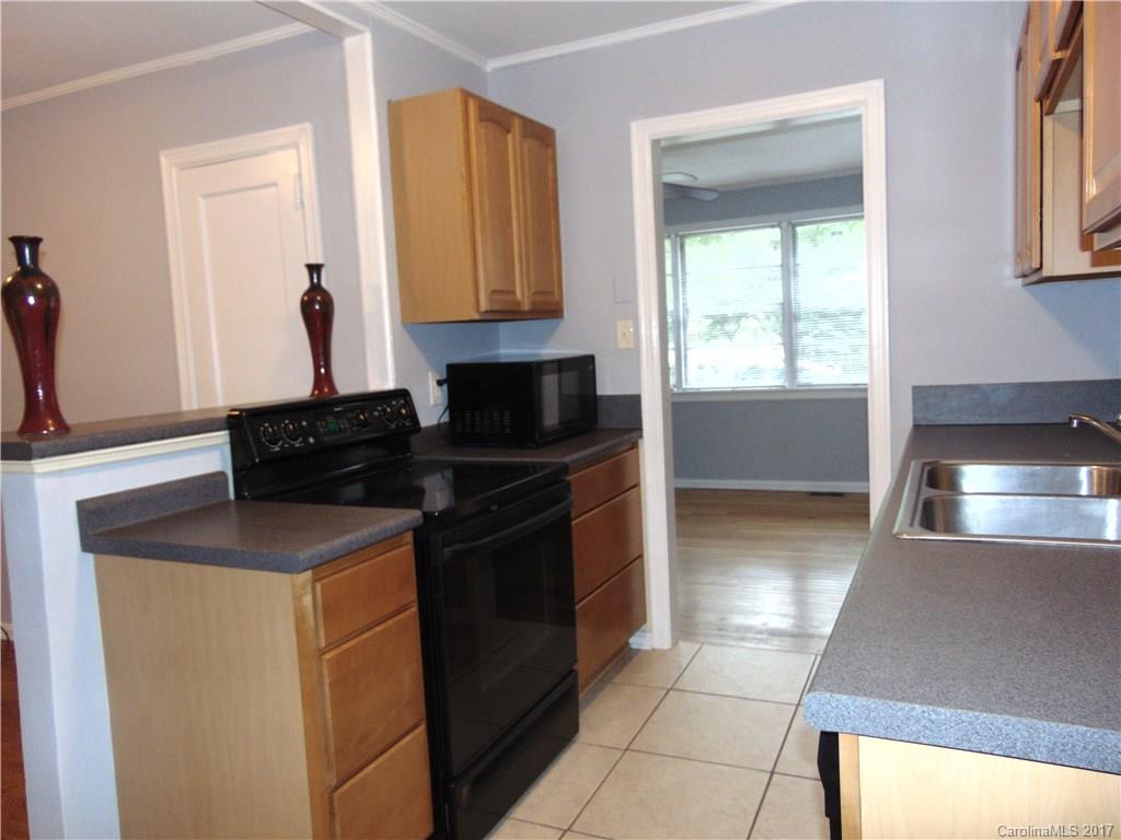4837 Valley Stream Road, Unit 38 Charlotte, NC 28209 - Photo 9 of 17 Gallery Image 9