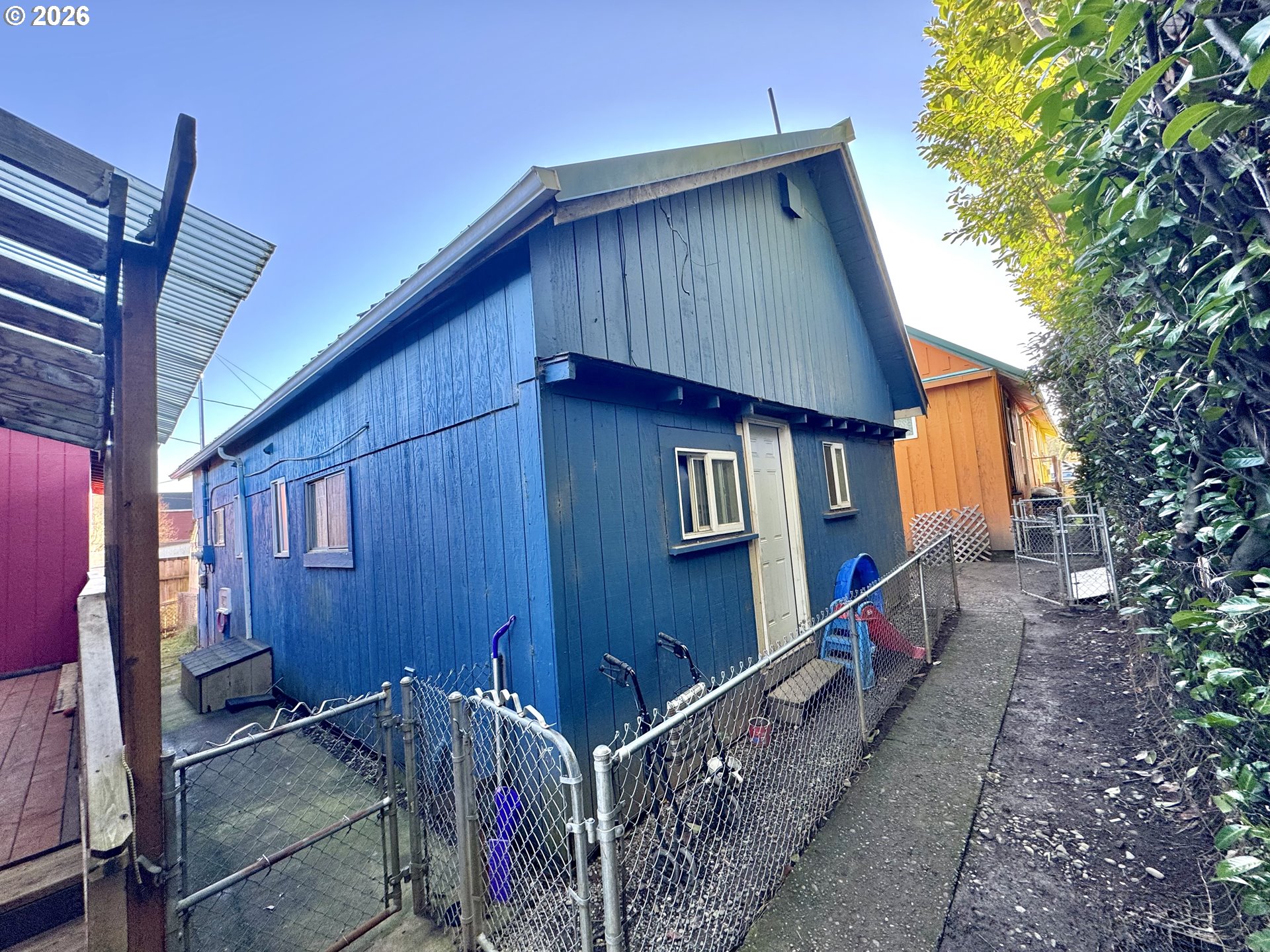 1032 South 4th Street Coos Bay, OR 97420 - Photo 20 of 44 a house view with a backyard space