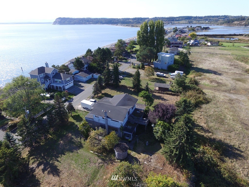2551 Sunlight Beach Road Clinton, WA 98236 - Photo 17 of 18 Gallery Image 17