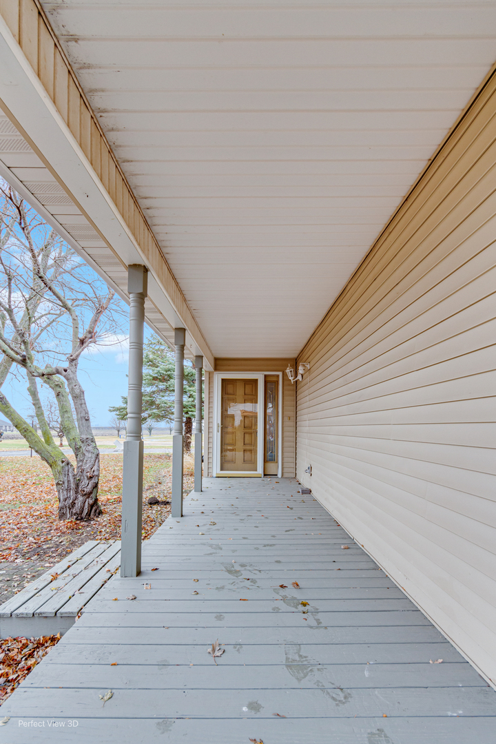 929 Lincoln Street Minonk, IL 61760 - Photo 22 of 26 a view of livingroom with wooden floor and floor to ceiling window