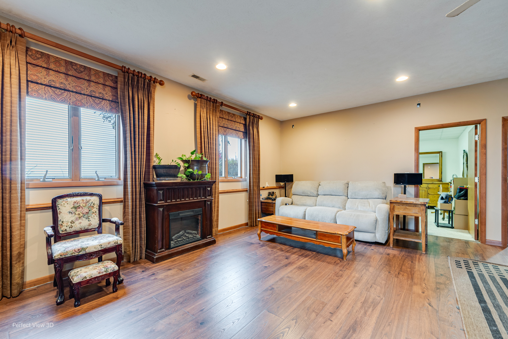 929 Lincoln Street Minonk, IL 61760 - Photo 10 of 26 a living room with furniture and wooden floor