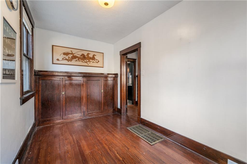 150 Marshall Avenue Pittsburgh, PA 15214 - Photo 14 of 36 1st floor den. Used as office/classroom.