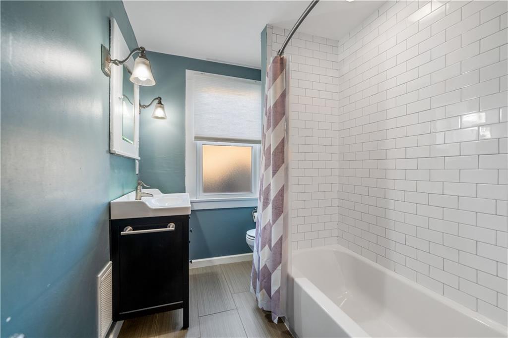 150 Marshall Avenue Pittsburgh, PA 15214 - Photo 22 of 36 2nd floor full bath