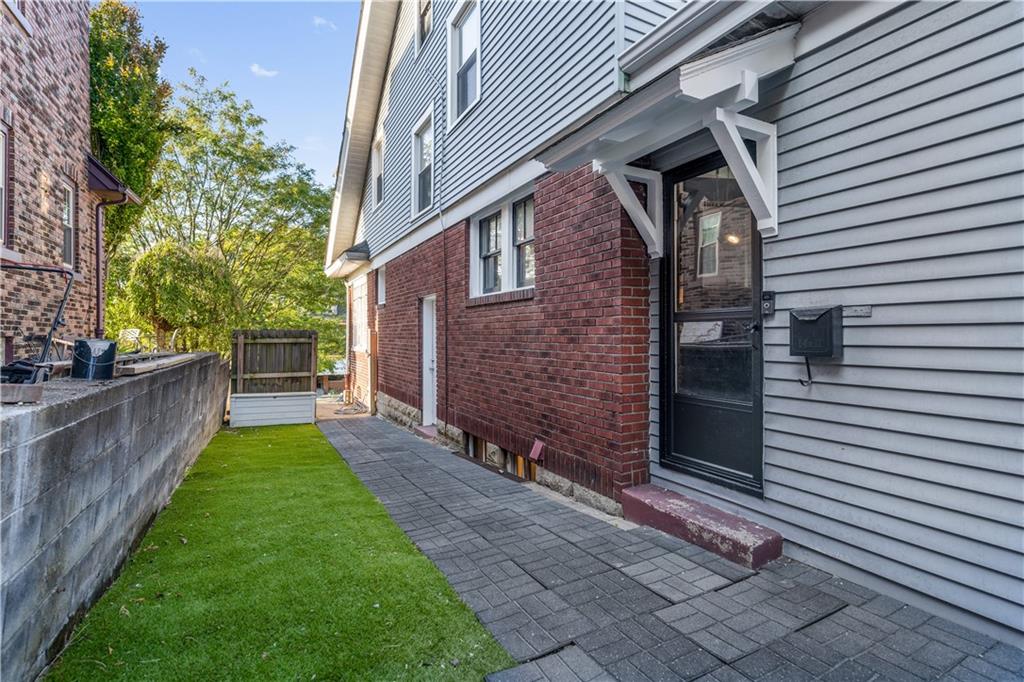 150 Marshall Avenue Pittsburgh, PA 15214 - Photo 27 of 36 Turf side yard for fido