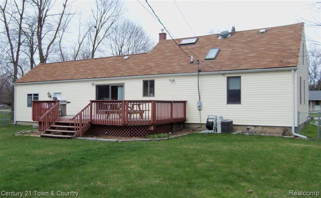 4445 Pelton Road Clarkston, MI 48346 - Photo 15 of 16 100_0343.JPG