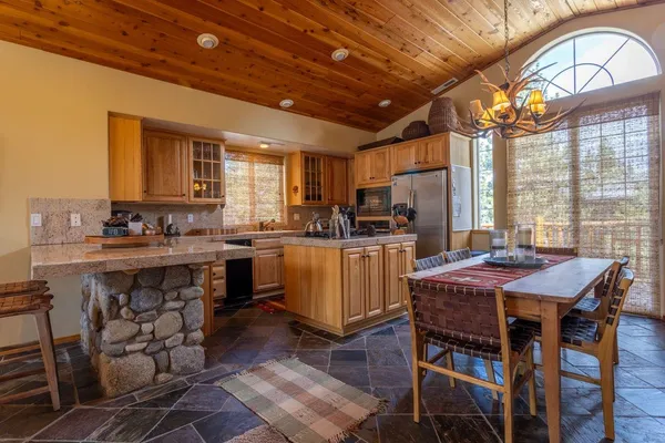 $1,650,000 | 254 Holiday Vista Drive, Mammoth Lakes, CA 93546