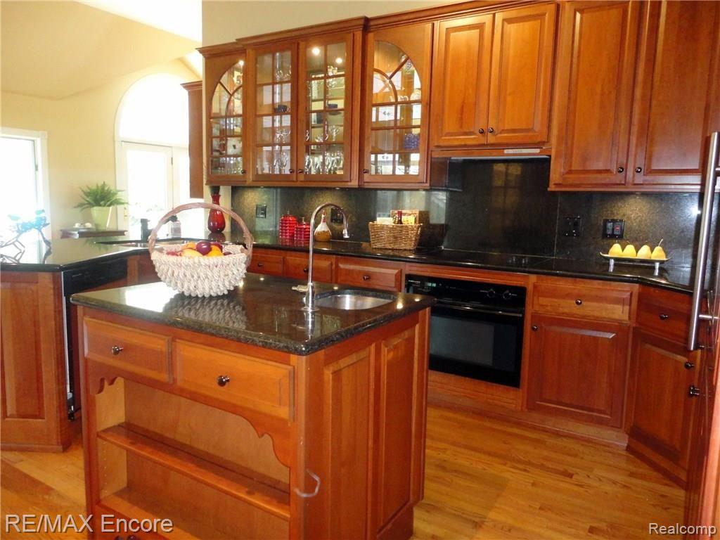 6435 Lahring Road Holly, MI 48442 - Photo 9 of 53 kitchen 4.jpg