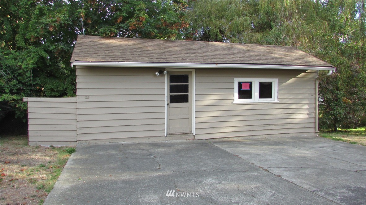 11512 Southeast 165th Street Renton, WA 98055 - Photo 3 of 20