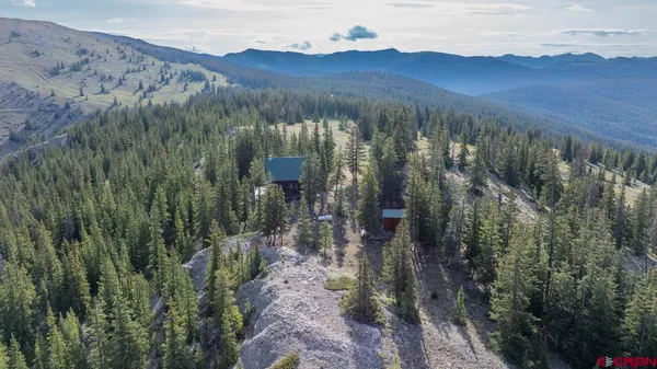 a view of a houses with a yard