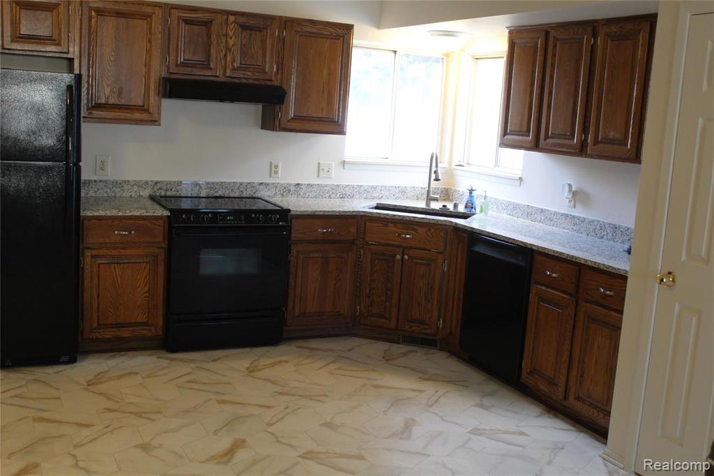 3759 Dearborn Avenue Rochester Hills, MI 48309 - Photo 12 of 33