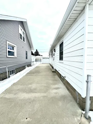 $230,000 | 1531 Bryn Mawr Avenue, Mount Pleasant, WI 53403