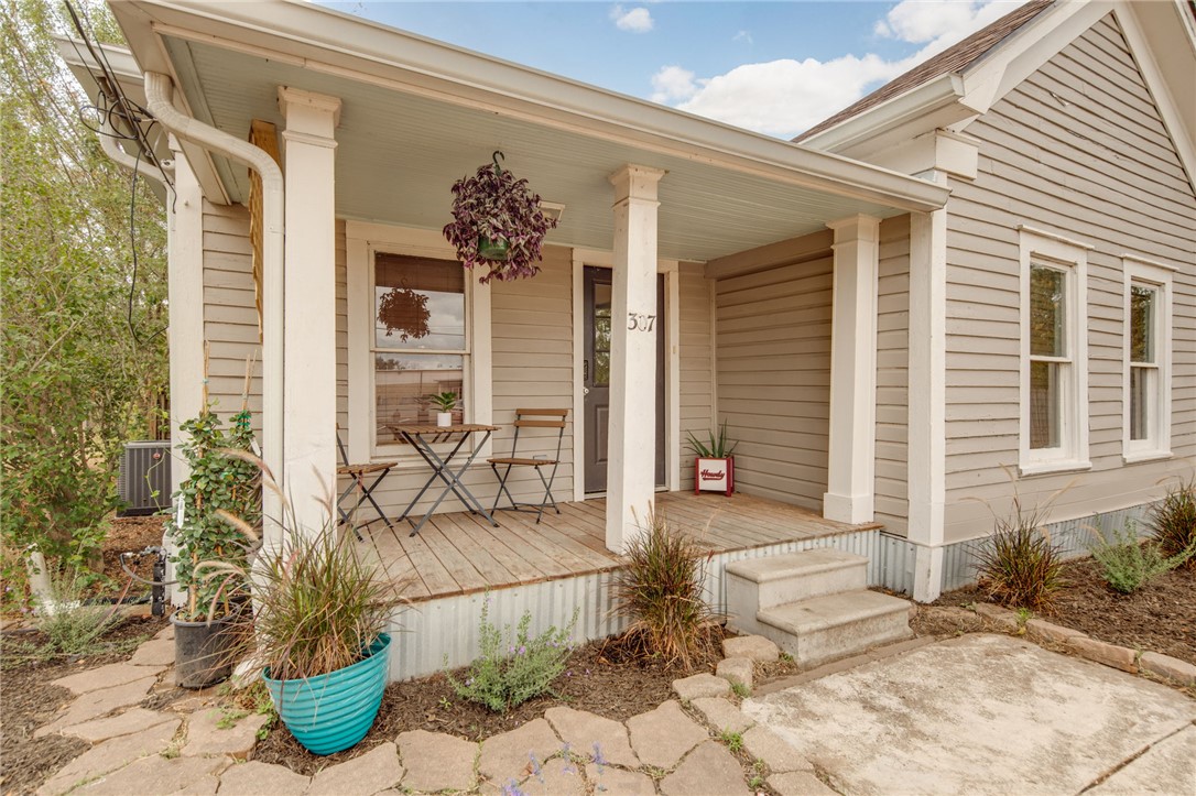 307 West 30th Street Bryan, TX 77803 - Photo 1 of 26