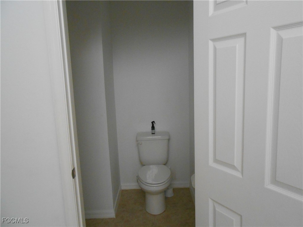154 Shadowview Court Lehigh Acres, FL 33974 - Photo 16 of 40 a bathroom with a toilet