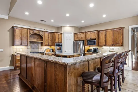 $1,050,000 | 5607 Willow Wood Lane, Dallas, TX 75252