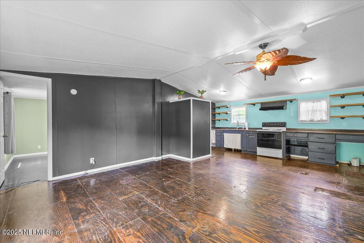 301 Kitty Avenue Interlachen, FL 32148 - Photo 9 of 23 a view of a livingroom with furniture and a ceiling fan