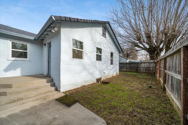 $399,800 | 409 Smile Place, Redding, CA 96001