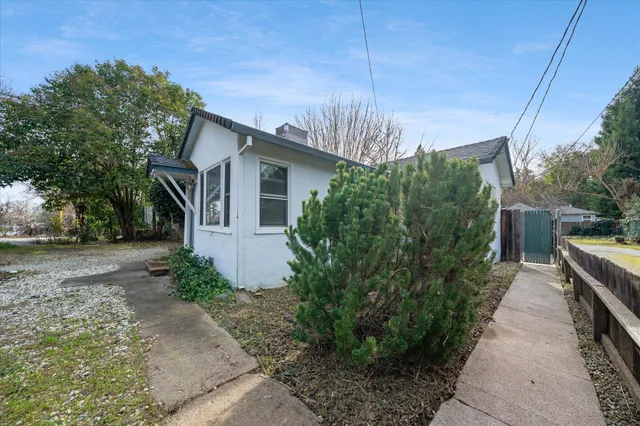 $399,800 | 409 Smile Place, Redding, CA 96001