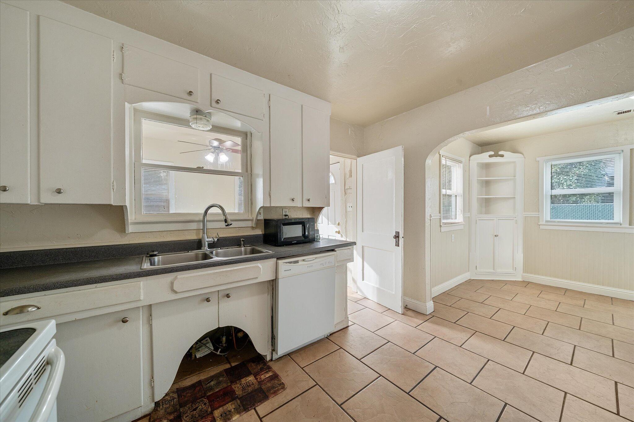 409 Smile Place Redding, CA 96001 - Photo 10 of 39 10-BiggerFlow Real Estate Media-10