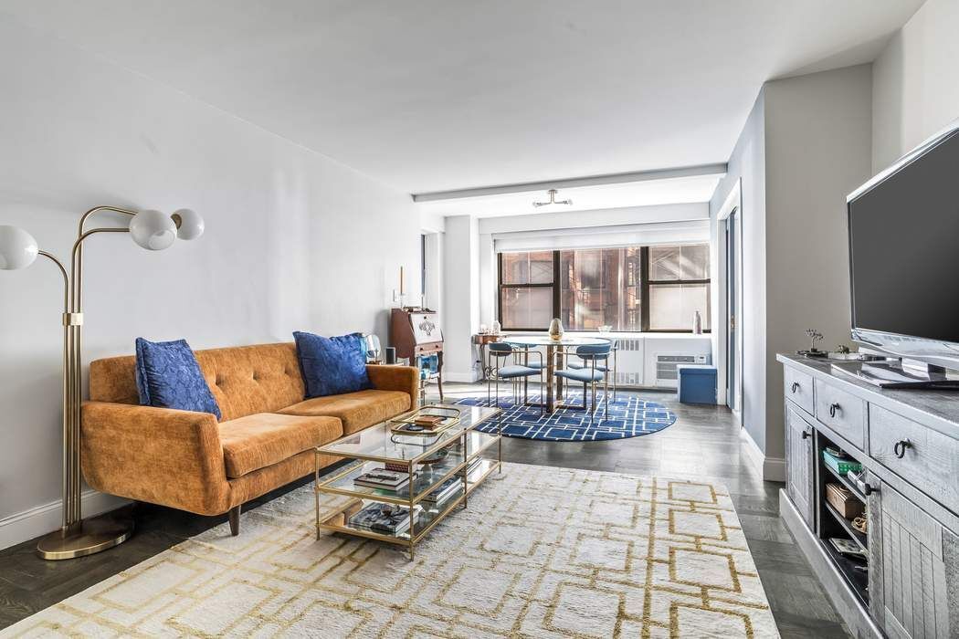 420 East 55th St Unit 4Q  