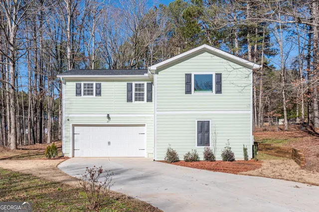 a view of backyard of house
