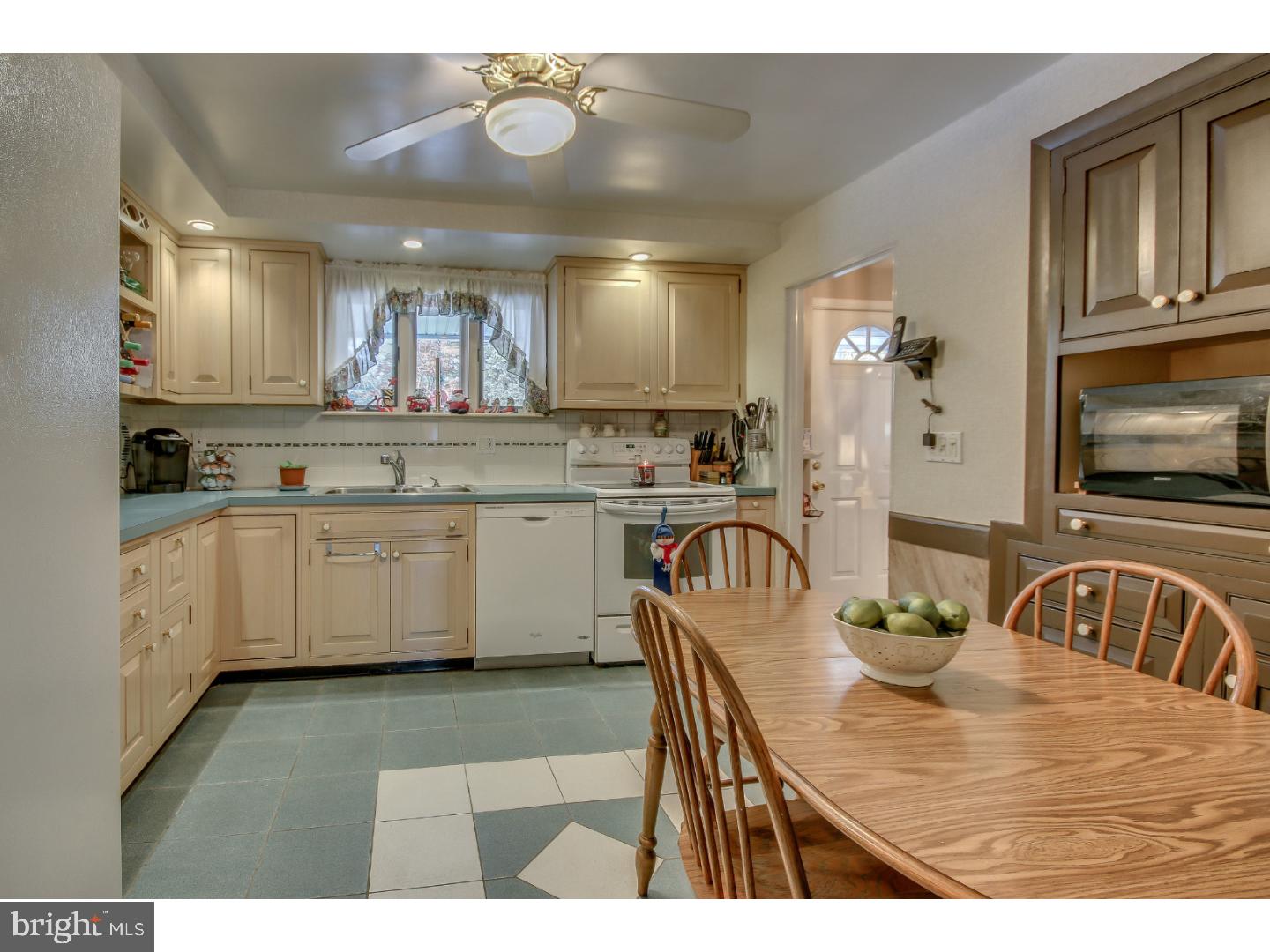 130 Cascade Road Springfield, PA 19064 - Photo 11 of 24 Kitchen