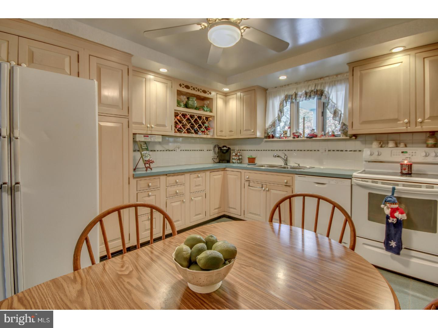 130 Cascade Road Springfield, PA 19064 - Photo 12 of 24 Kitchen