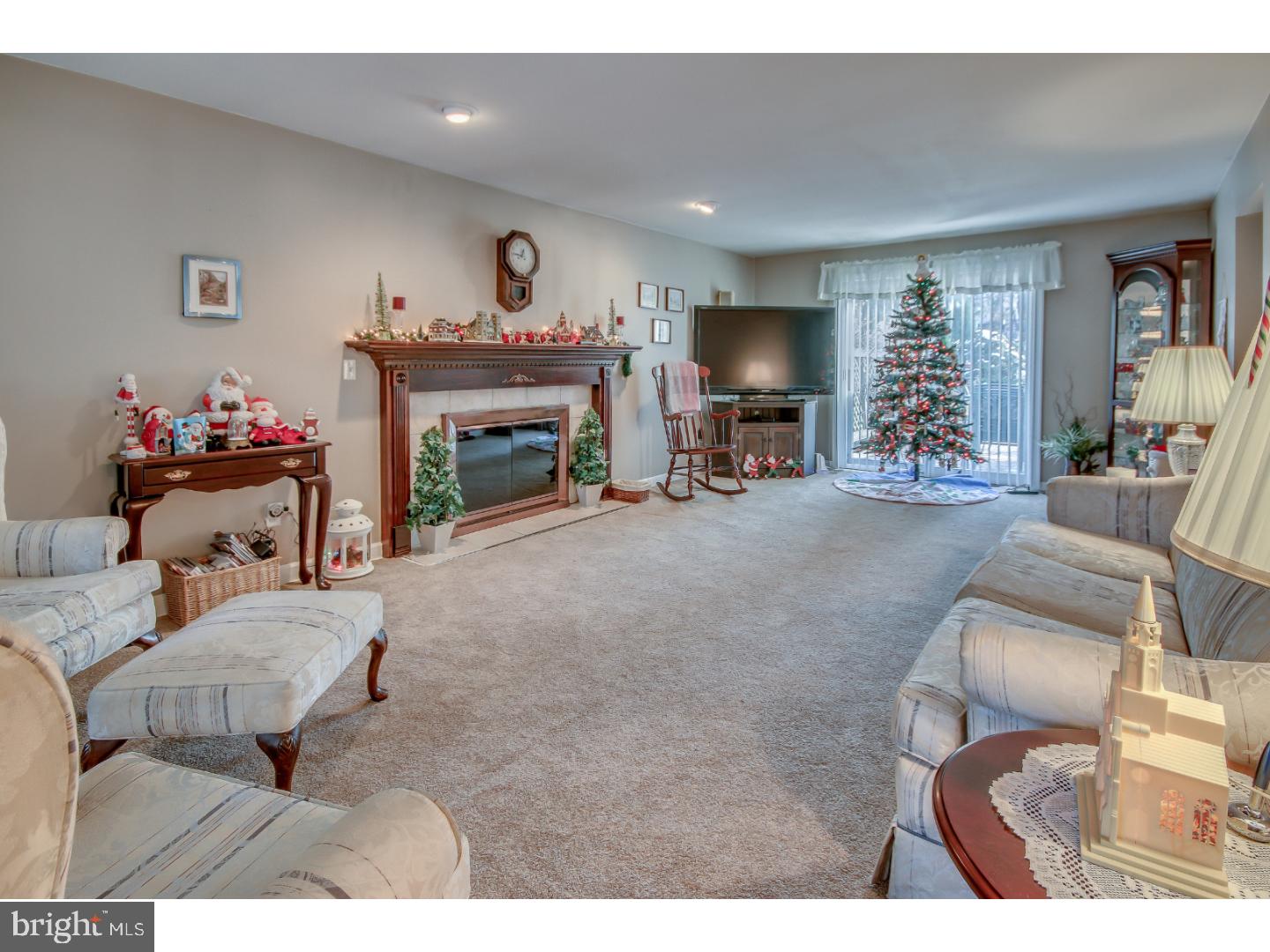 130 Cascade Road Springfield, PA 19064 - Photo 5 of 24 Living Room
