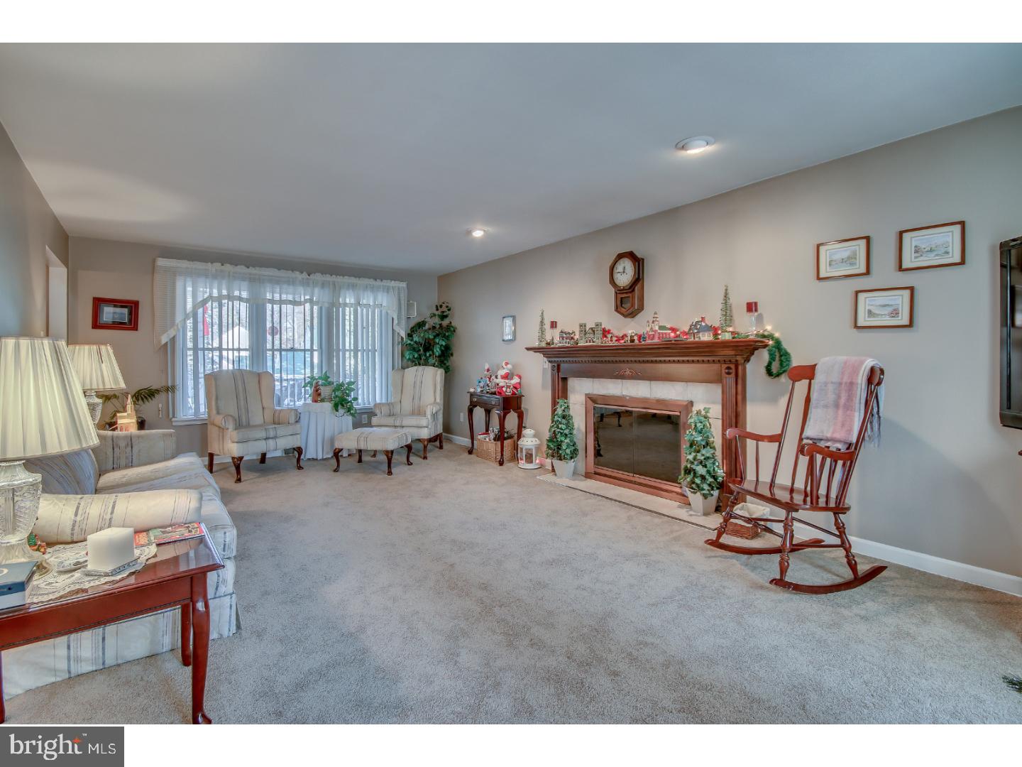 130 Cascade Road Springfield, PA 19064 - Photo 6 of 24 Living Room