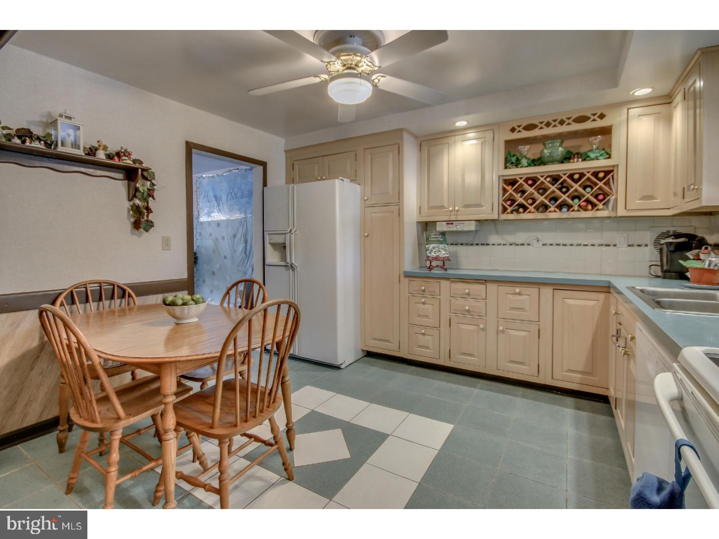 130 Cascade Road Springfield, PA 19064 - Photo 10 of 24 Kitchen