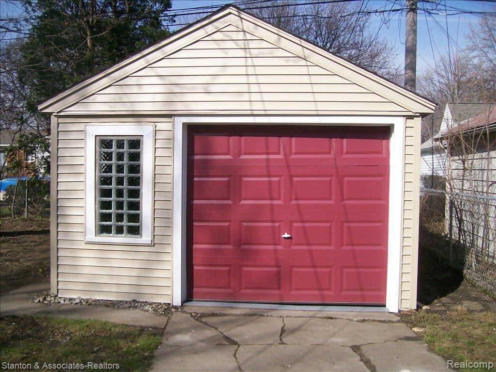 3593 Wakefield Road Berkley, MI 48072 - Photo 18 of 19 Garage