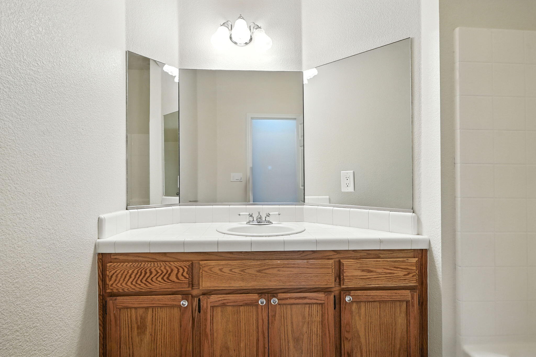 3306 Lawrence Road Redding, CA 96002 - Photo 16 of 21 Bathroom #2