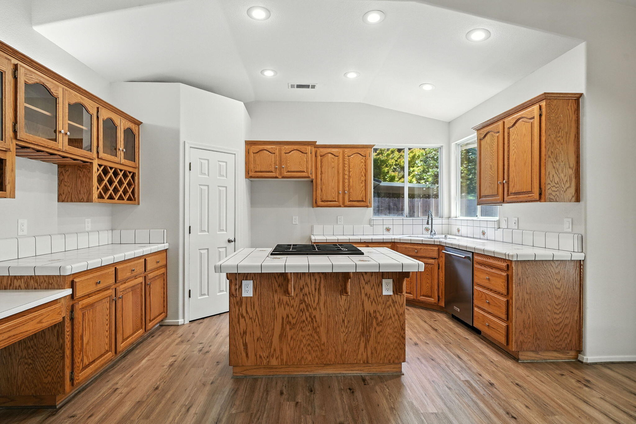 3306 Lawrence Road Redding, CA 96002 - Photo 4 of 21 Kitchen