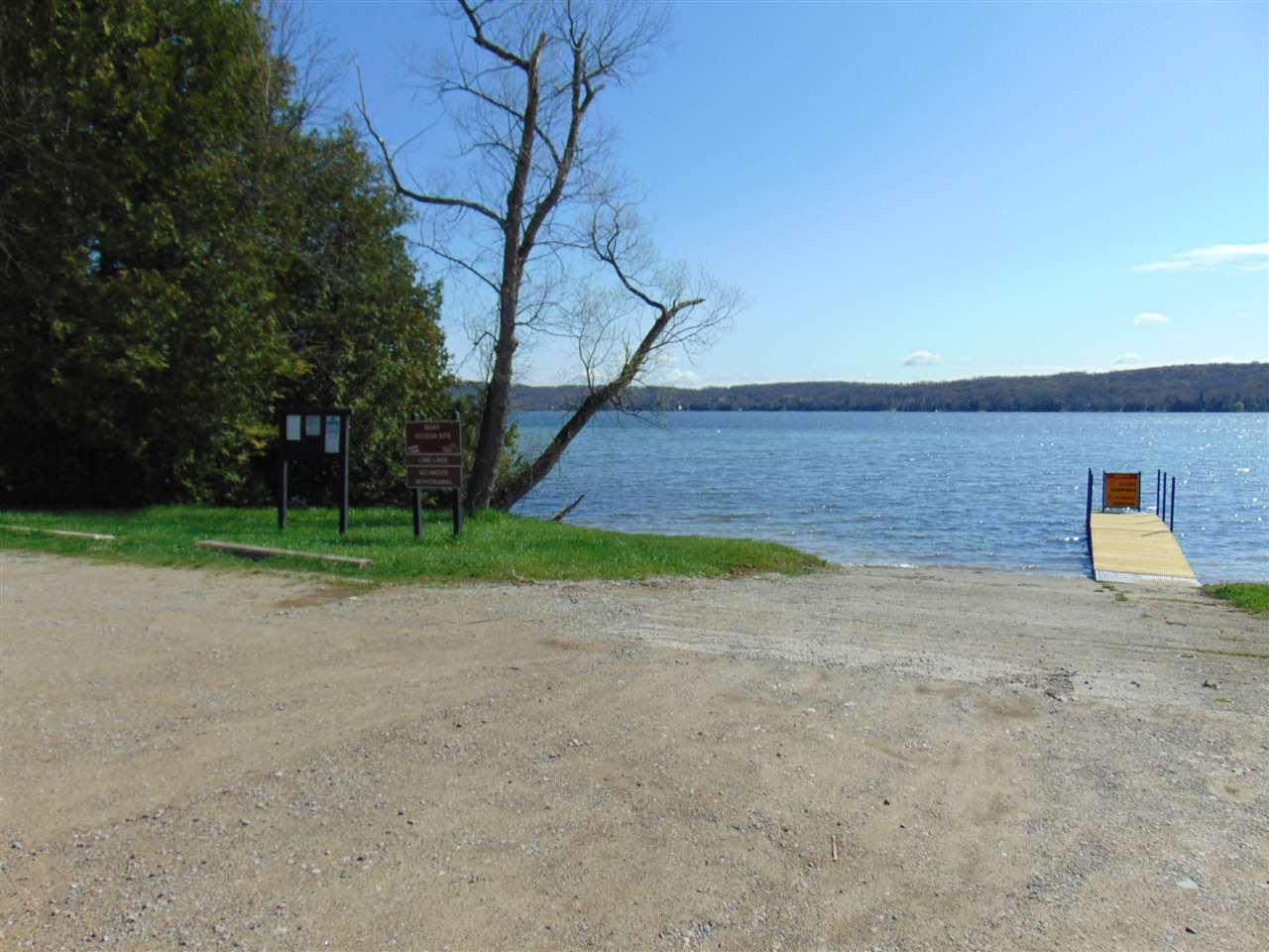 141 West Hlavka Road Maple City, MI 49664 - Photo 3 of 48 1847172-2.JPG