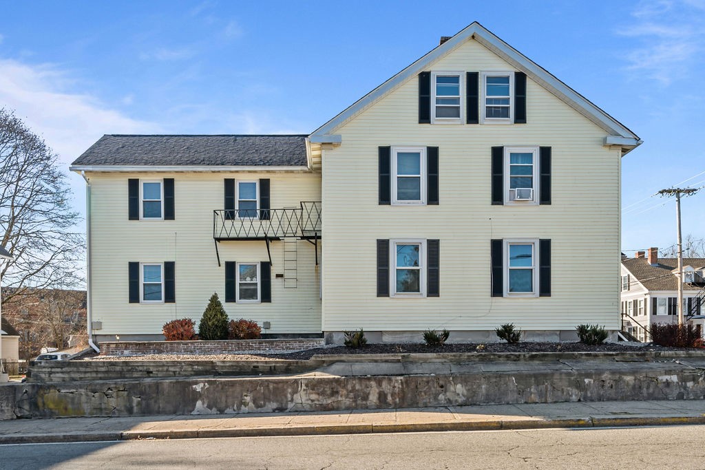 356 South Main Street Woonsocket, RI 02895 - Photo 4 of 35