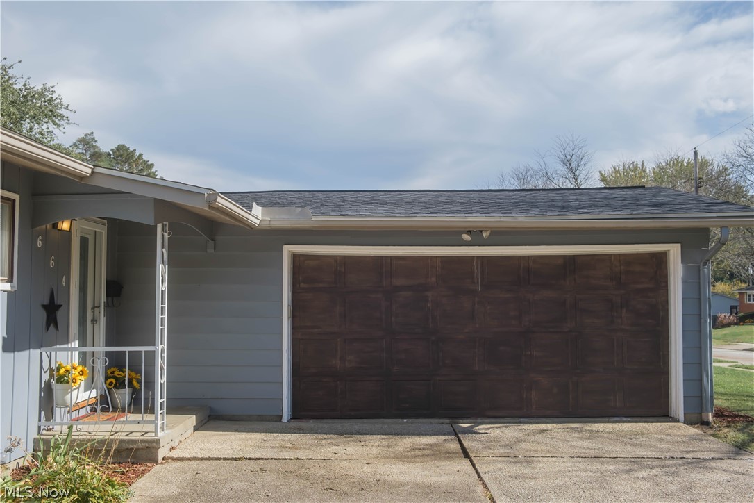 664 Garnette Road Akron, OH 44313 - Photo 3 of 28