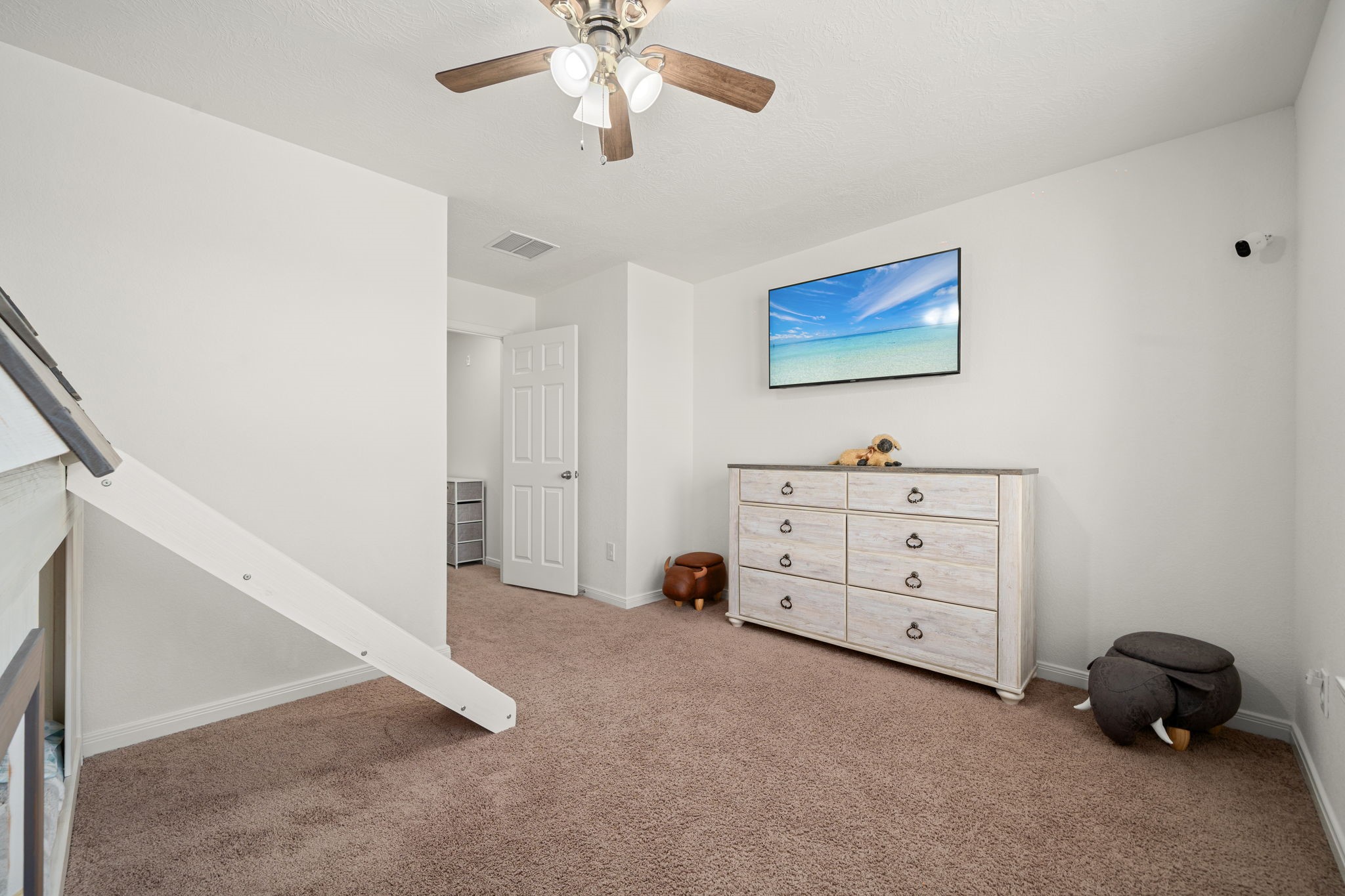 20811 Filbert Lane Katy, TX 77449 - Photo 25 of 43 a room with toys and dresser