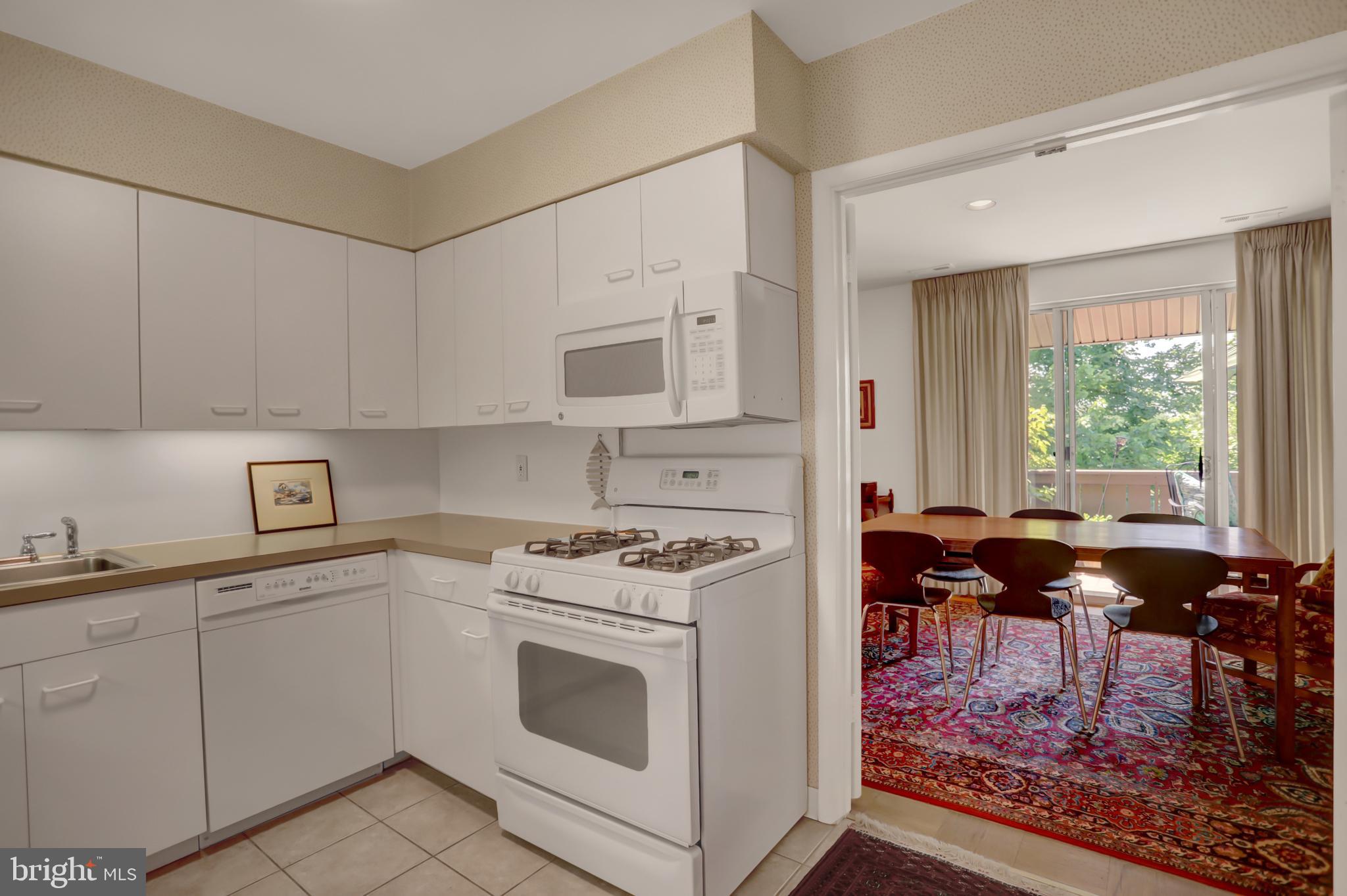 101 Cross Keys Road, Unit R101F Baltimore, MD 21210 - Photo 11 of 32 Kitchen