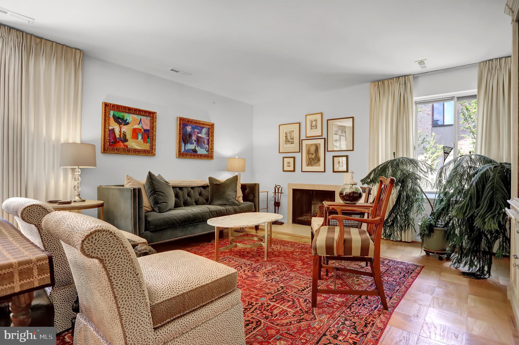 101 Cross Keys Road, Unit R101F Baltimore, MD 21210 - Photo 6 of 32 Living Room