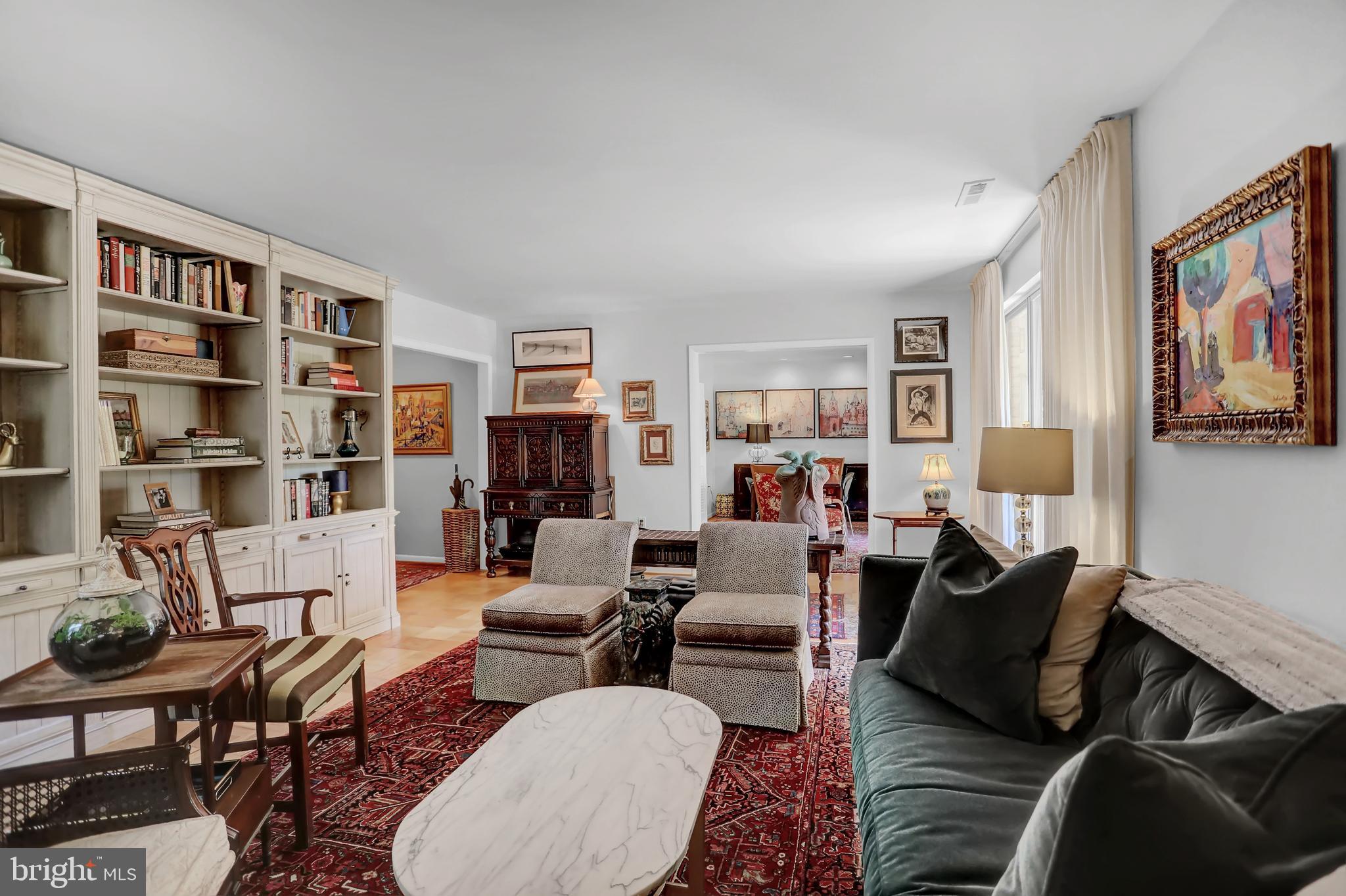 101 Cross Keys Road, Unit R101F Baltimore, MD 21210 - Photo 7 of 32 Living Room
