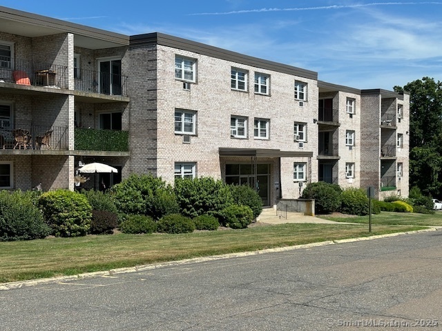300 Meadowside Road, Unit 206 Milford, CT 06460 - Photo 1 of 1