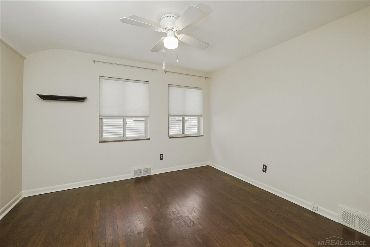 1622 Prestwick Road Grosse Pointe Woods, MI 48236 - Photo 18 of 39