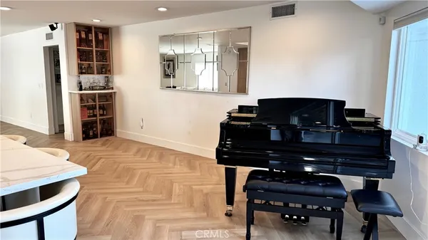 $4,300 | 7414 Delco Avenue, Canoga Park, CA 91306