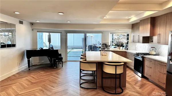 $4,300 | 7414 Delco Avenue, Canoga Park, CA 91306